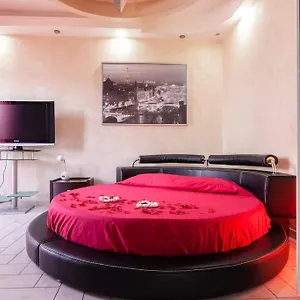 Suitehouse - With Jacuzzi & Comfort Appartamento